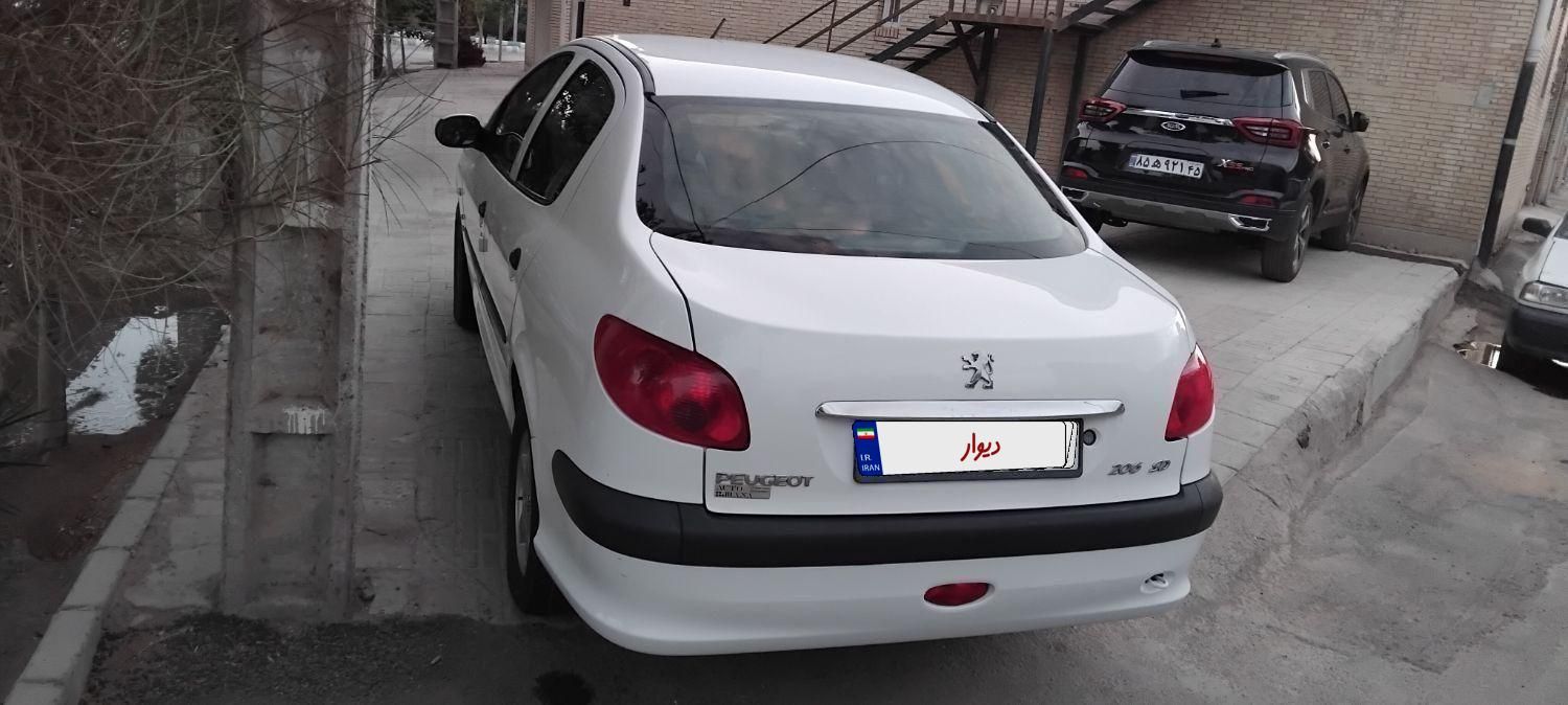 پژو ۲۰۶ صندوق دار v8 - 1390