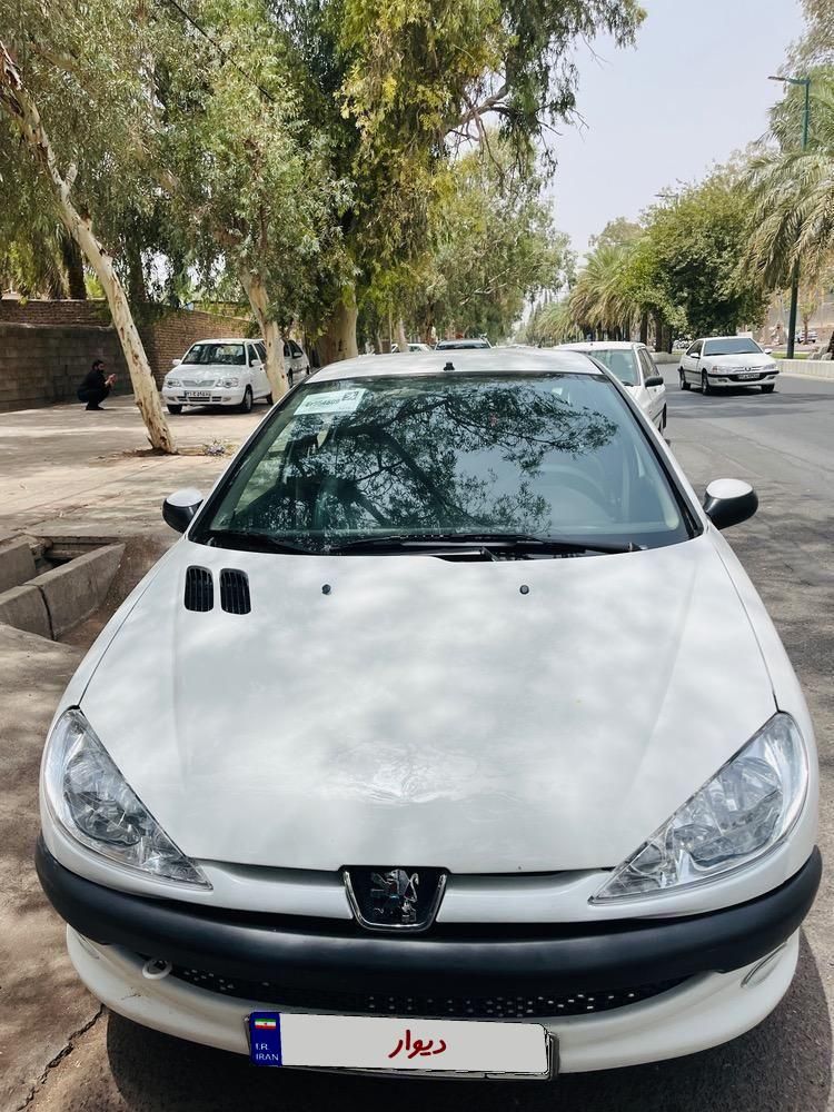 پژو ۲۰۶ صندوق دار v8 - 1394