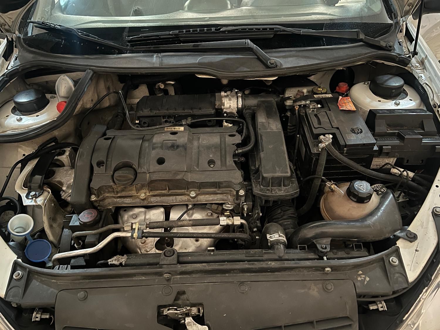 پژو ۲۰۶ صندوق دار v8 - 1394