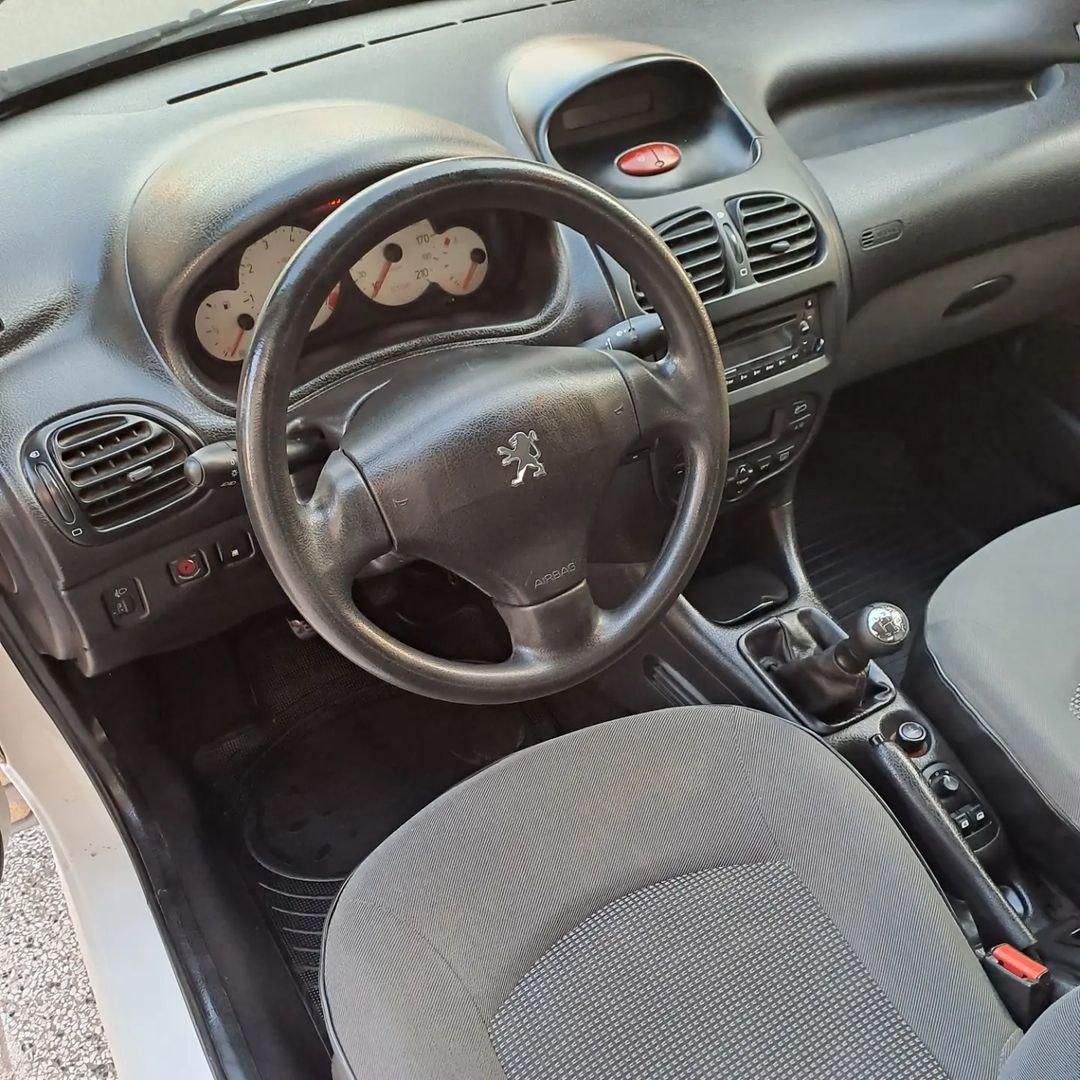 پژو ۲۰۶ صندوق دار v8 - 1390