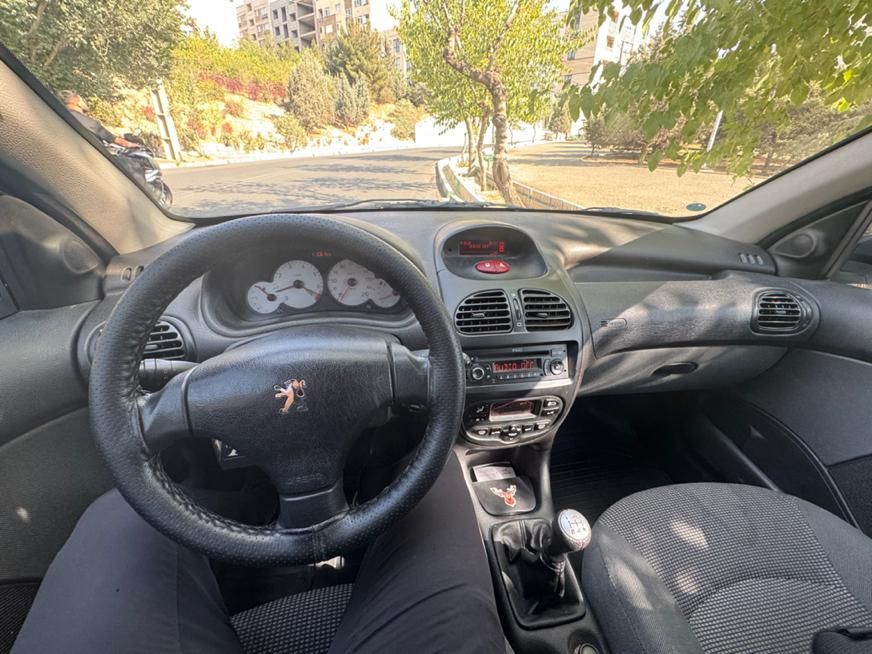 پژو ۲۰۶ صندوق دار v8 - 1396