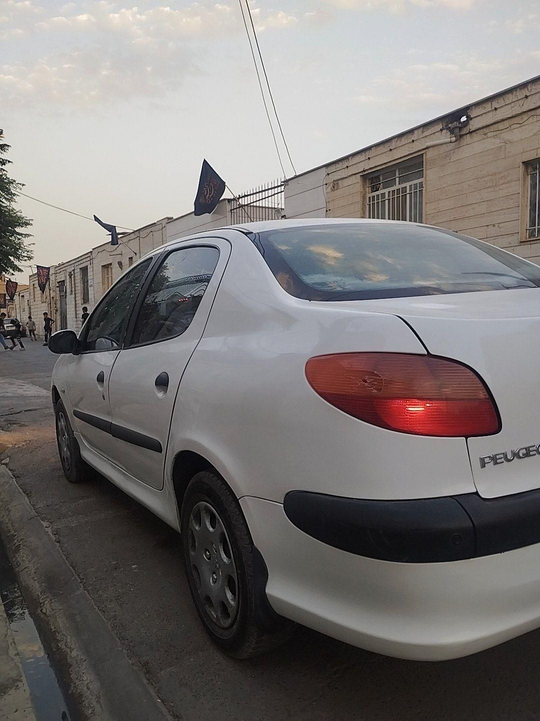پژو ۲۰۶ صندوق دار v8 - 1389