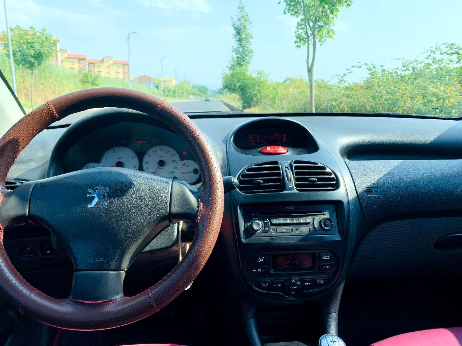 پژو ۲۰۶ صندوق دار v8 - 1398