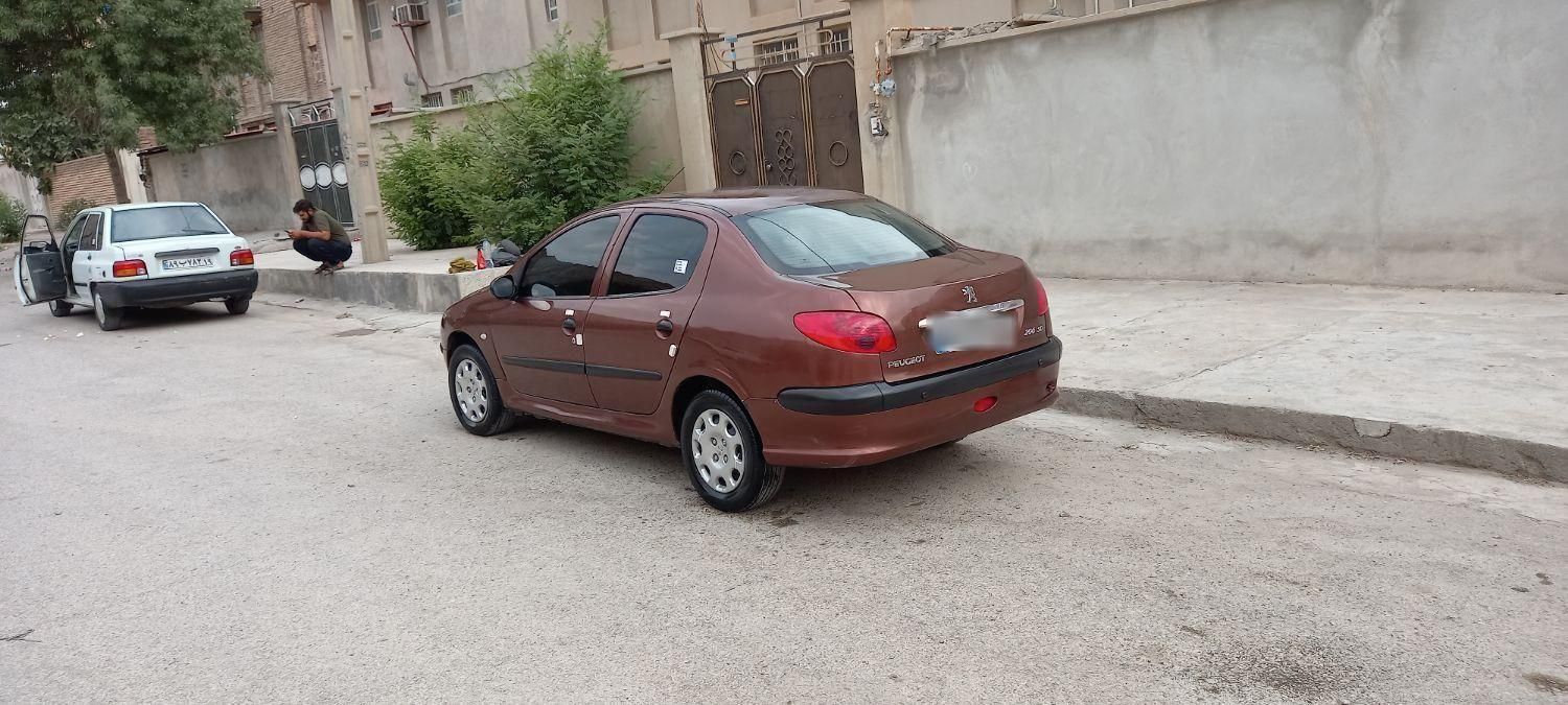 پژو ۲۰۶ صندوق دار v8 - 1390