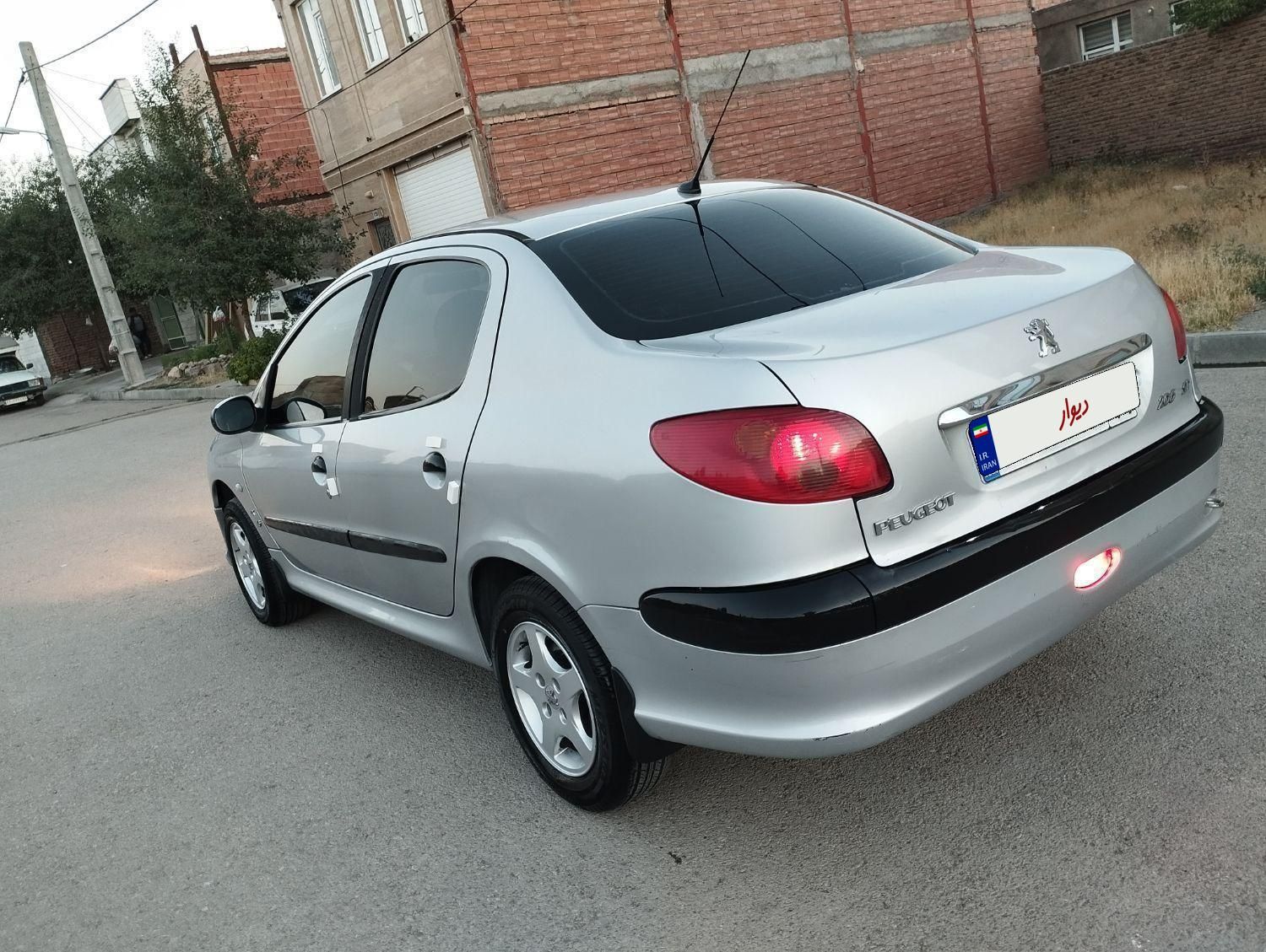 پژو ۲۰۶ صندوق دار v8 - 1386