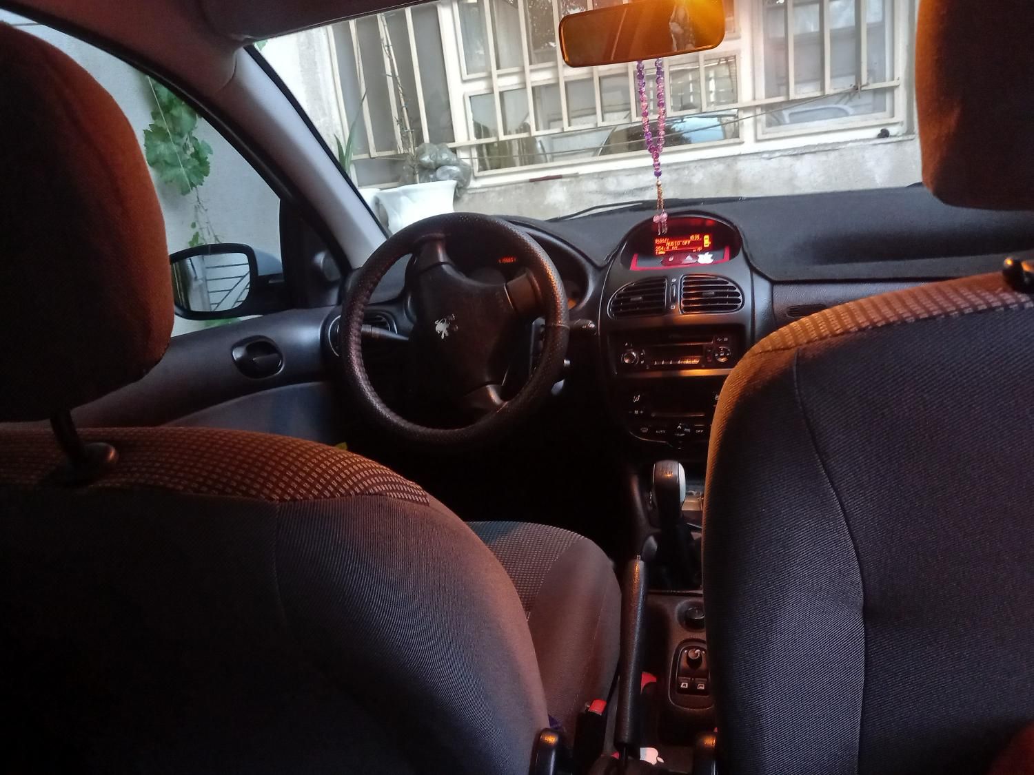 پژو ۲۰۶ صندوق دار v8 - 1396