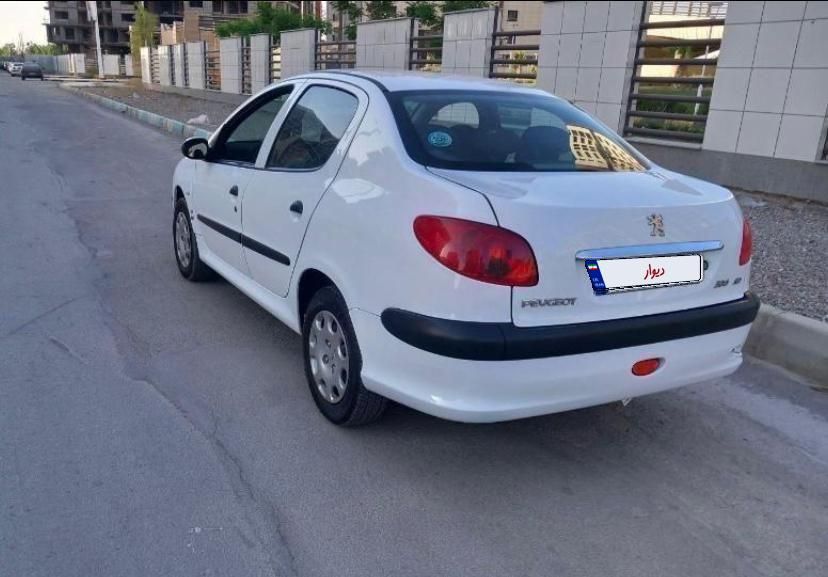 پژو ۲۰۶ صندوق دار v8 - 1394
