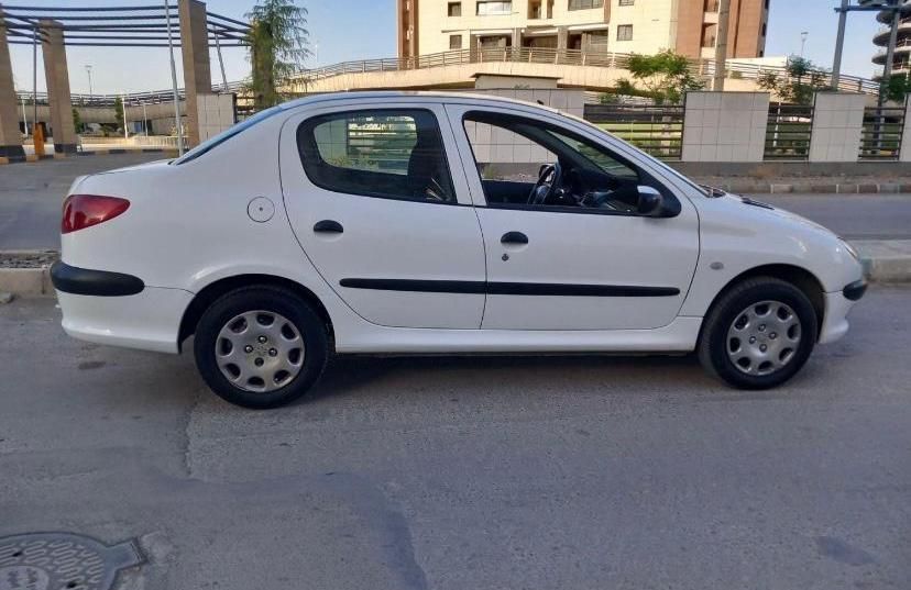 پژو ۲۰۶ صندوق دار v8 - 1394