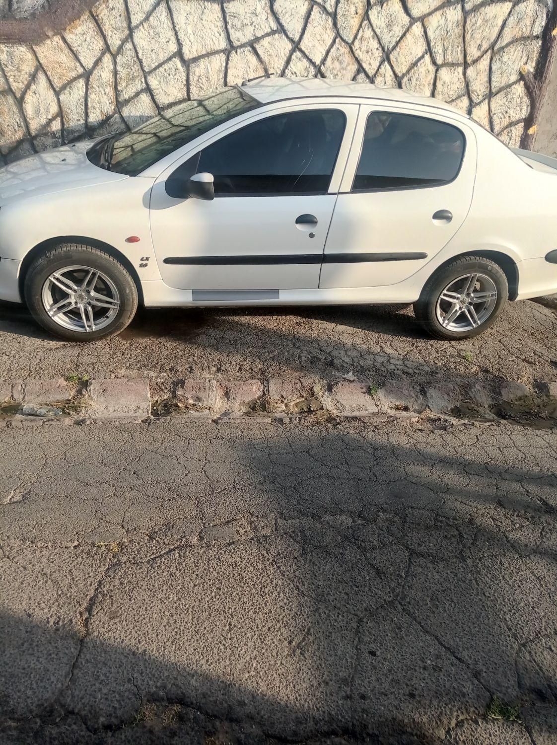 پژو ۲۰۶ صندوق دار v8 - 1393