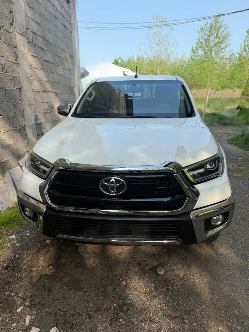 تویوتا کمری XLE - 2025
