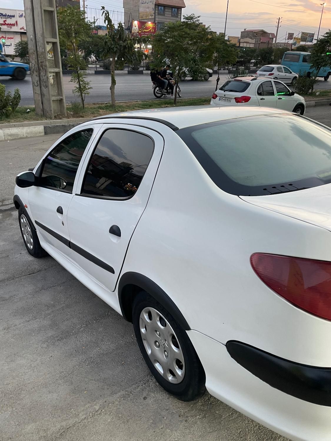 پژو ۲۰۶ صندوق دار v8 - 1390