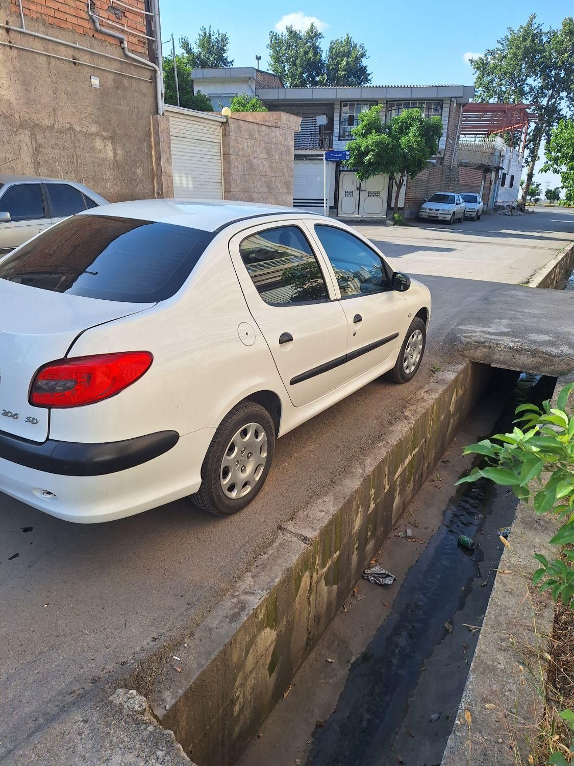 پژو ۲۰۶ صندوق دار v8 - 1390