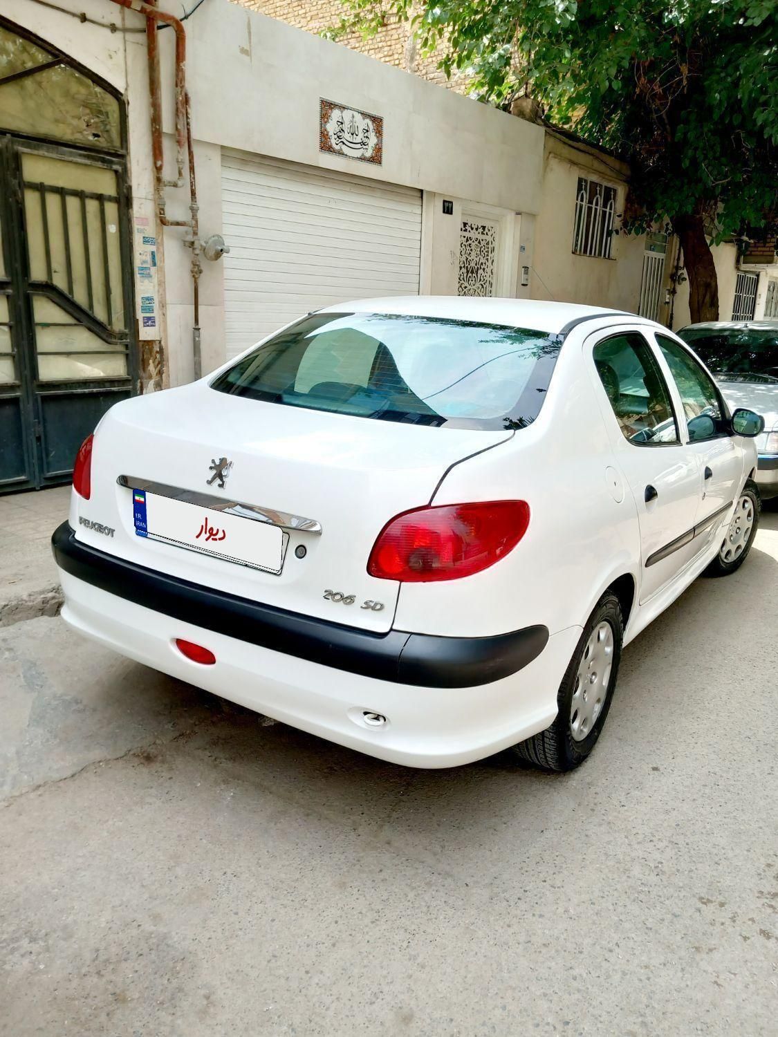 پژو ۲۰۶ صندوق دار v8 - 1392