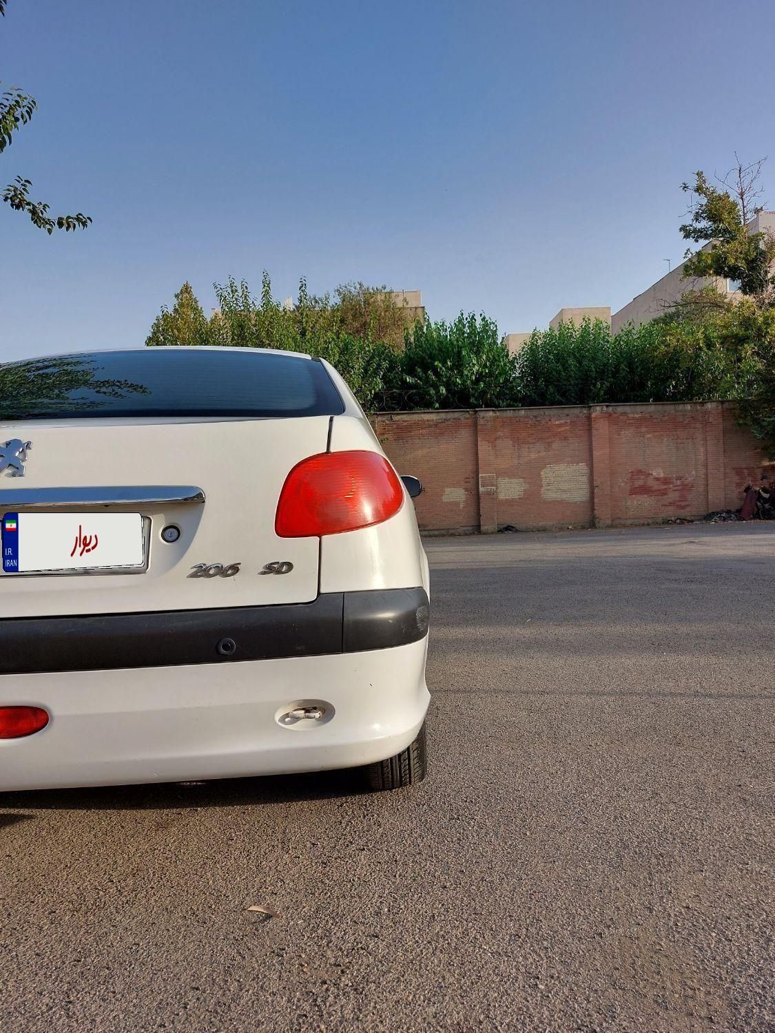 پژو ۲۰۶ صندوق دار v8 - 1393