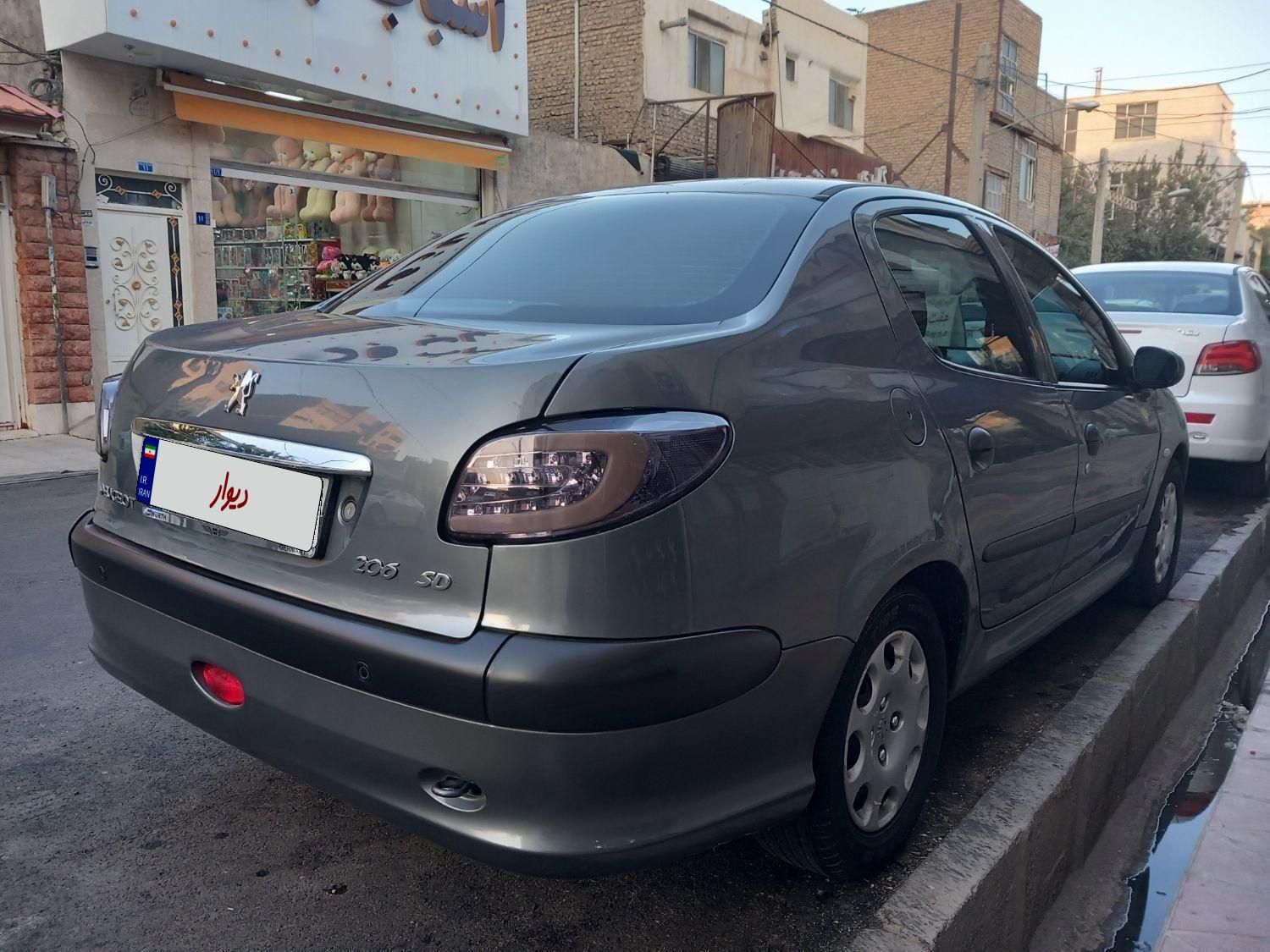 پژو ۲۰۶ صندوق دار v8 - 1396