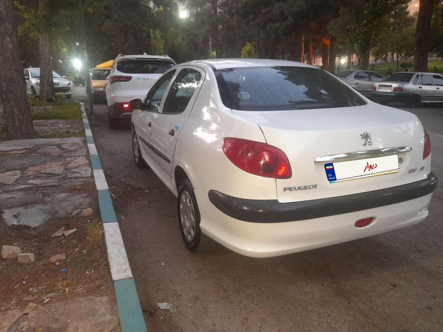 پژو ۲۰۶ صندوق دار v8 - 1396