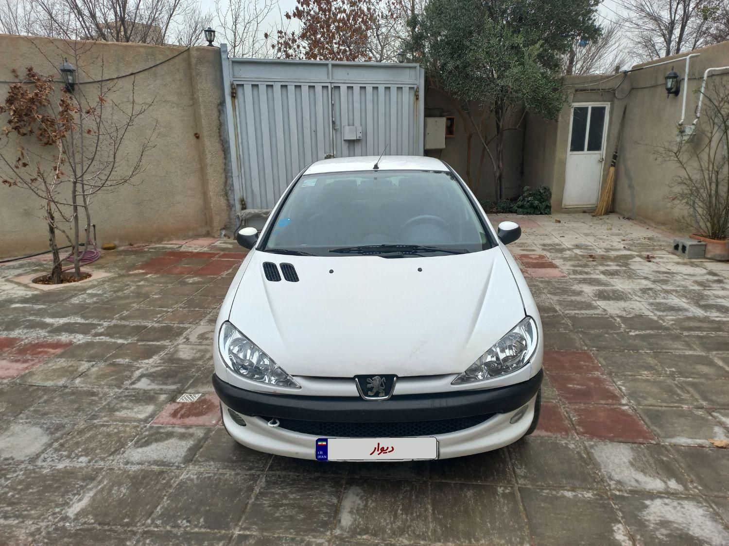 پژو ۲۰۶ صندوق دار v8 - 1390