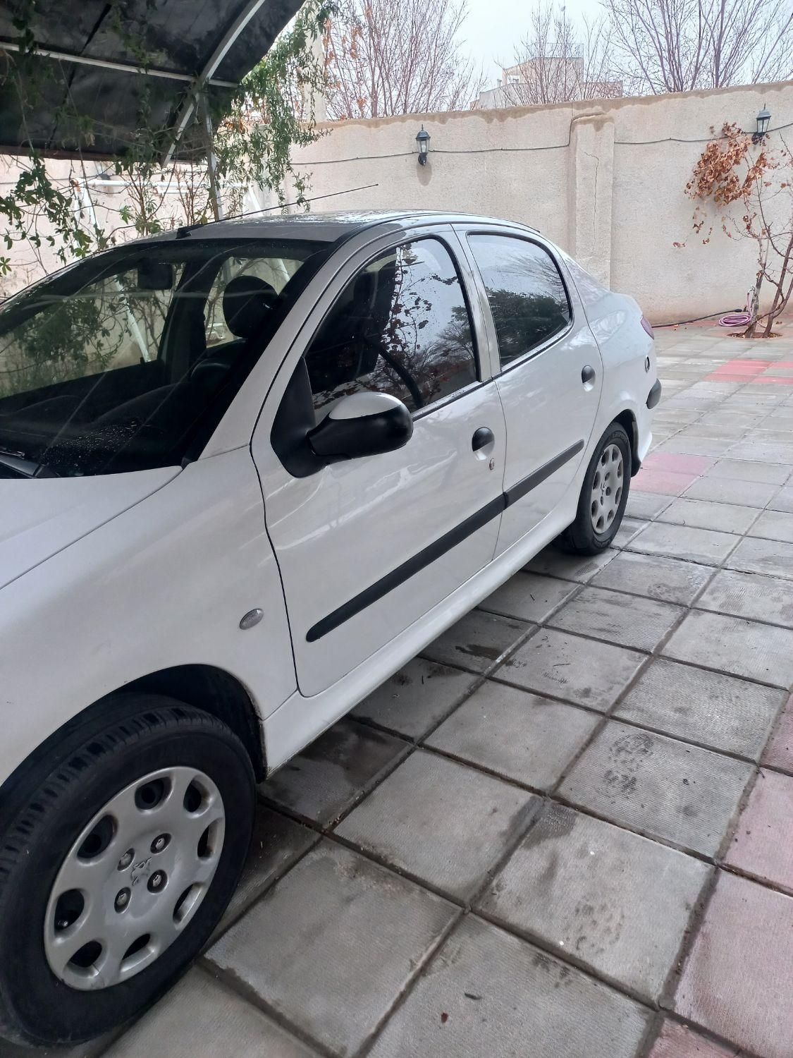 پژو ۲۰۶ صندوق دار v8 - 1390