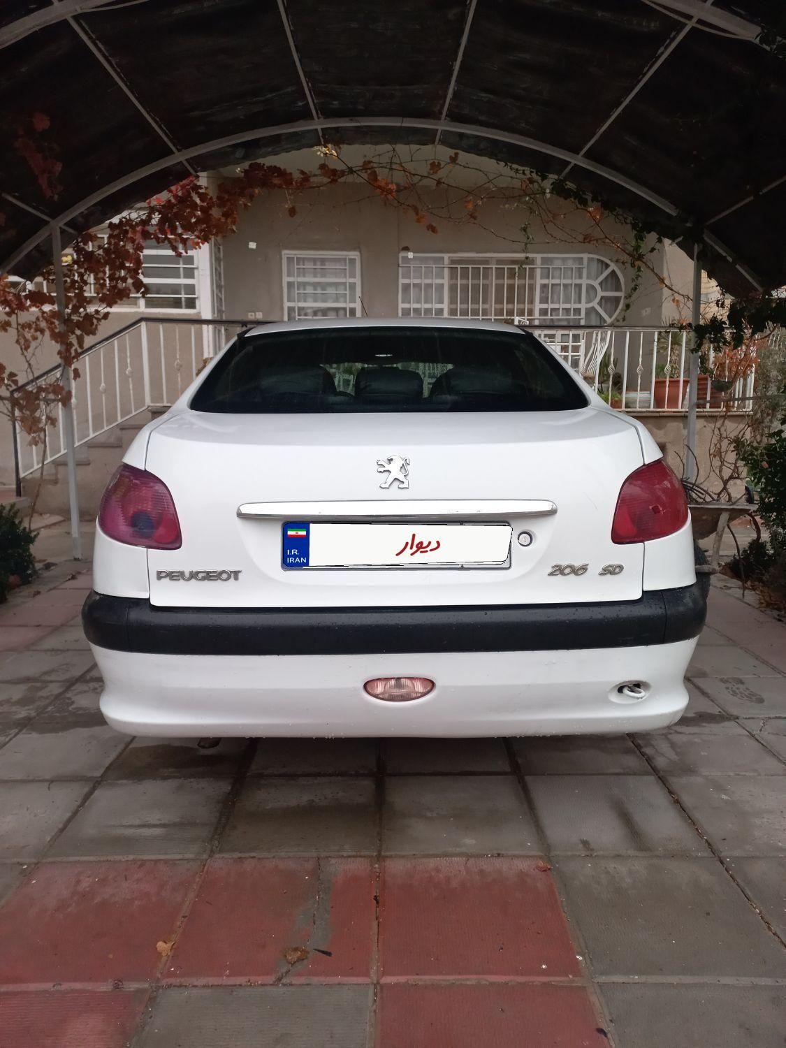 پژو ۲۰۶ صندوق دار v8 - 1390