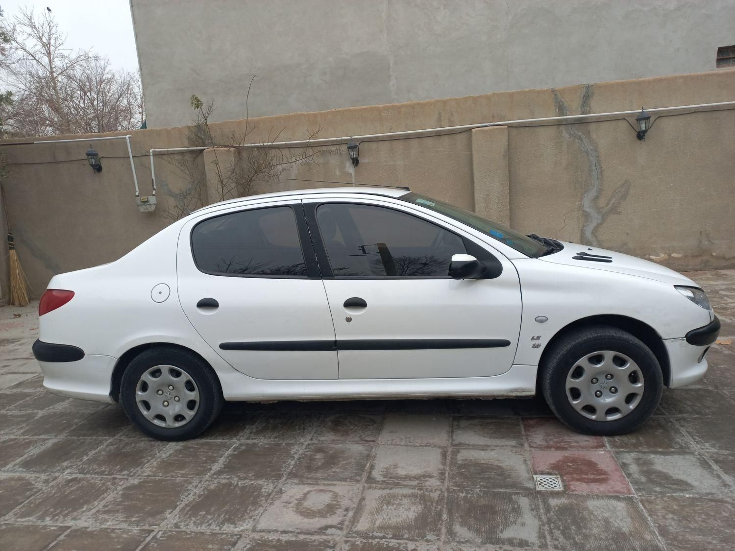 پژو ۲۰۶ صندوق دار v8 - 1390
