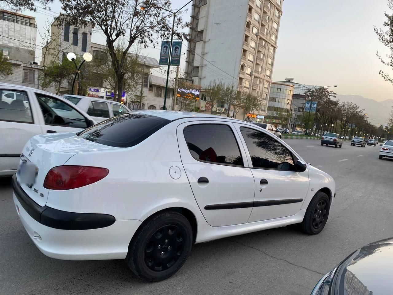 پژو ۲۰۶ صندوق دار v8 - 1395