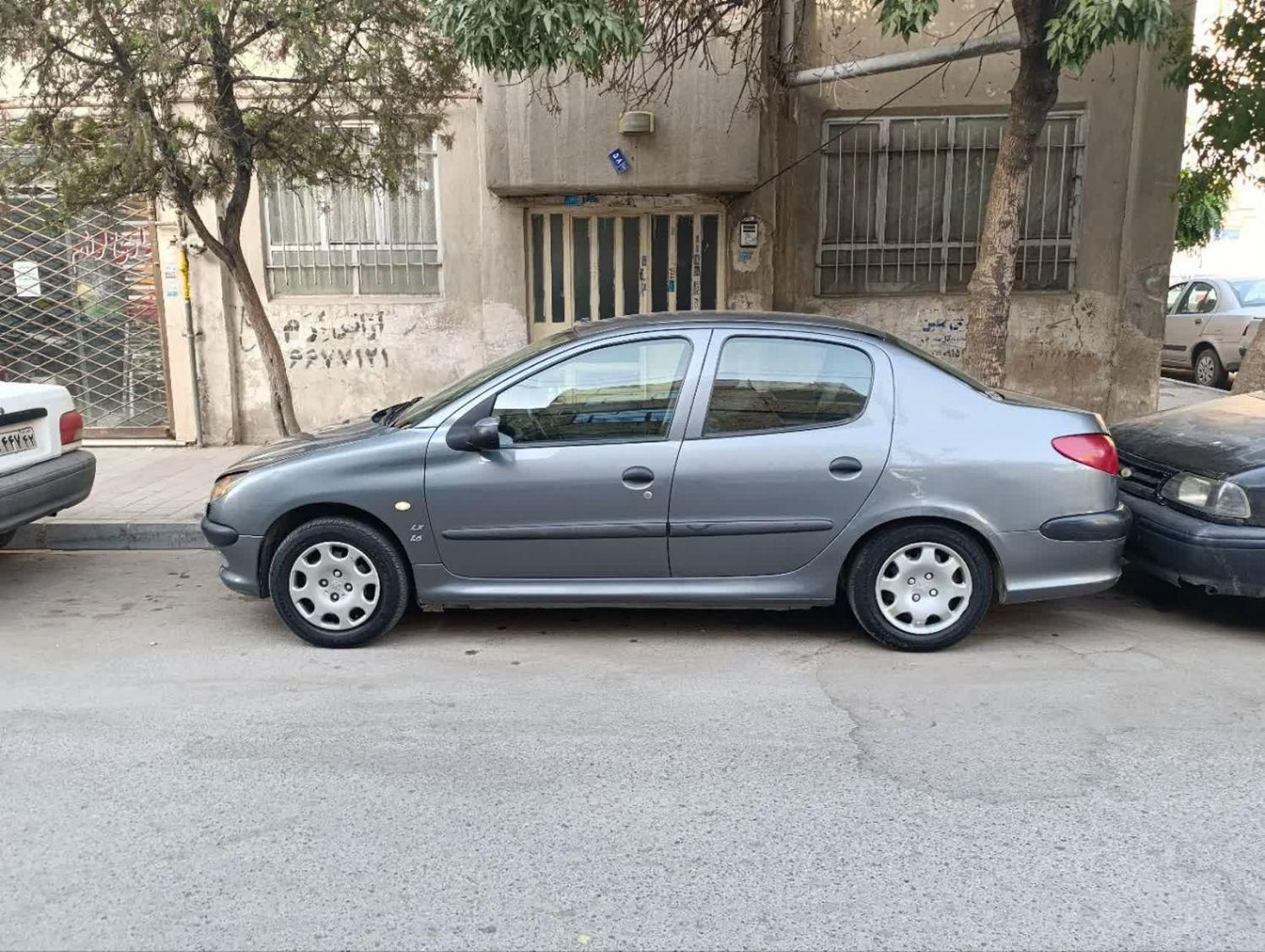 پژو ۲۰۶ صندوق دار v8 - 1392