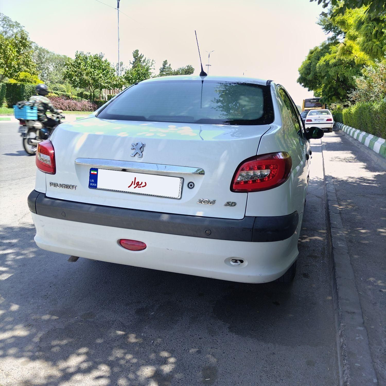 پژو ۲۰۶ صندوق دار v8 - 1393