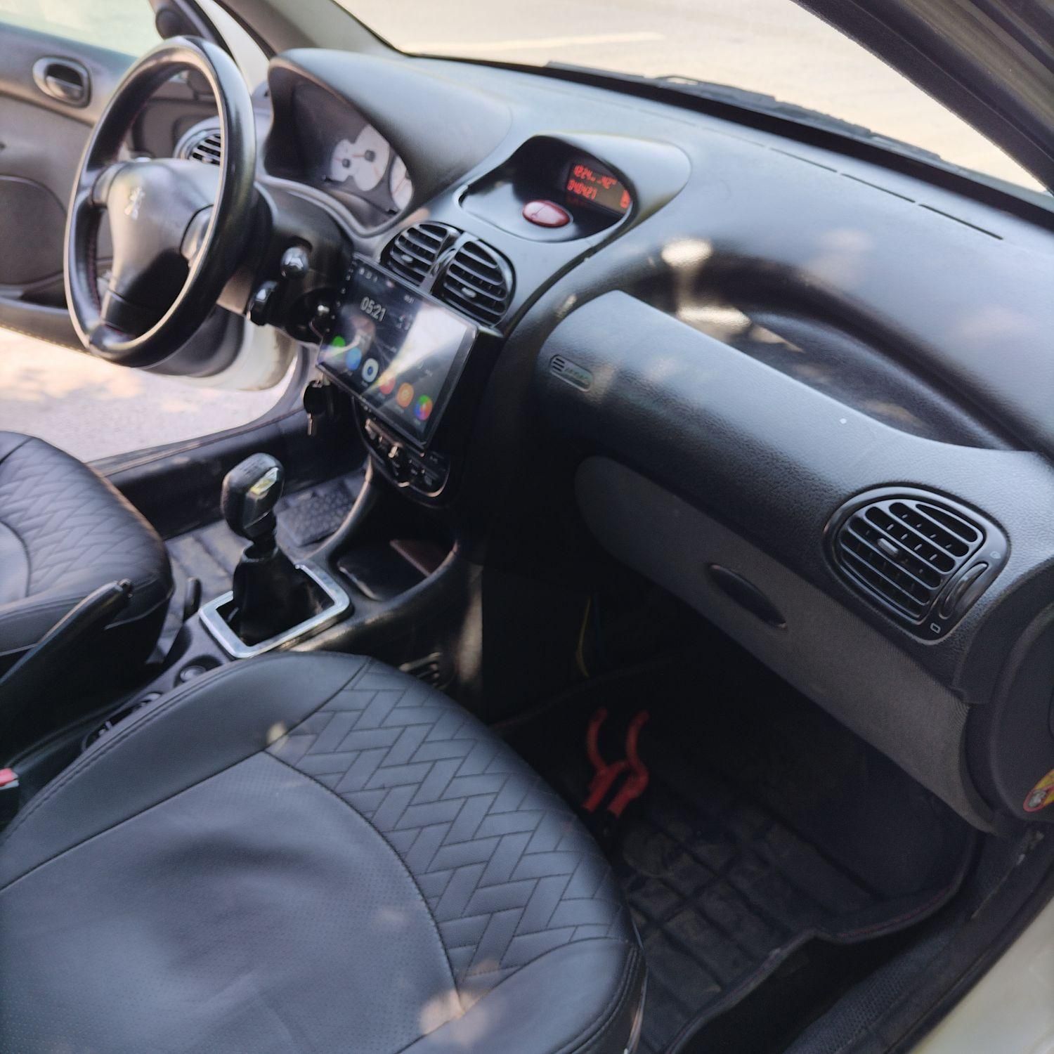 پژو ۲۰۶ صندوق دار v8 - 1393