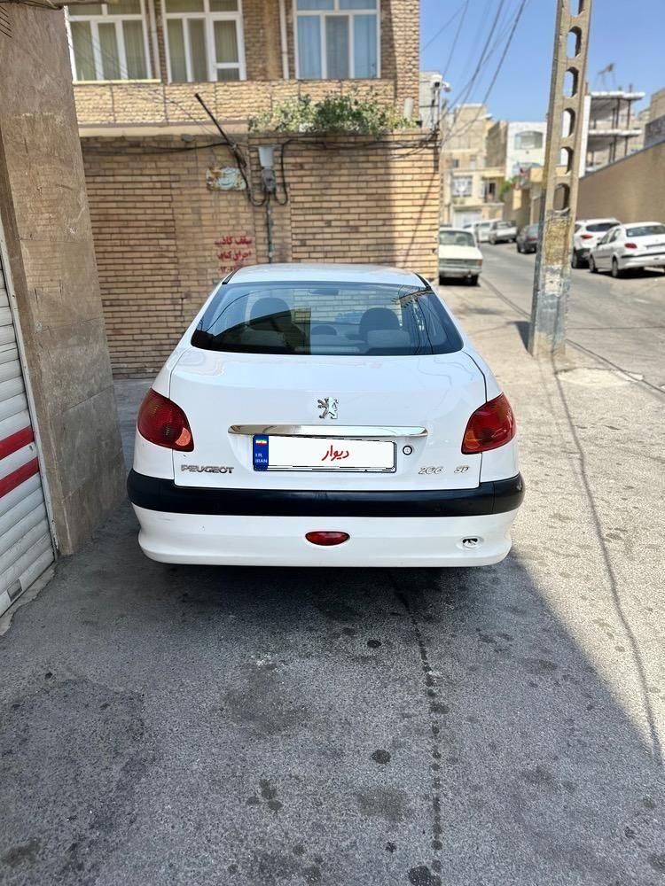 پژو ۲۰۶ صندوق دار v8 - 1395