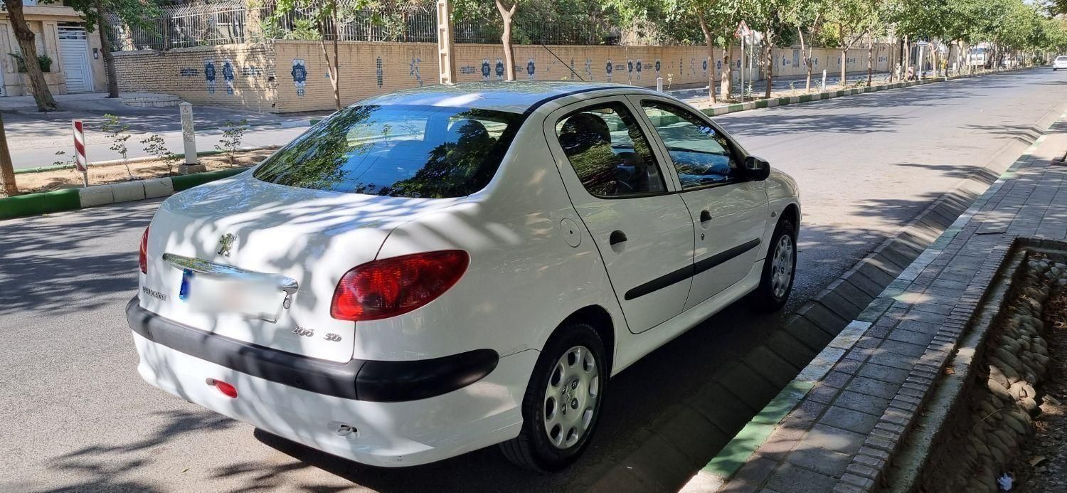 پژو ۲۰۶ صندوق دار v8 - 1397