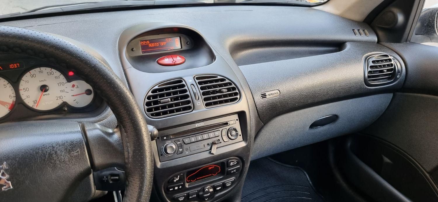 پژو ۲۰۶ صندوق دار v8 - 1397