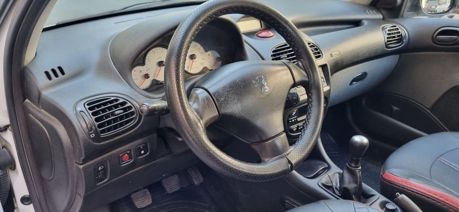 پژو ۲۰۶ صندوق دار v8 - 1397