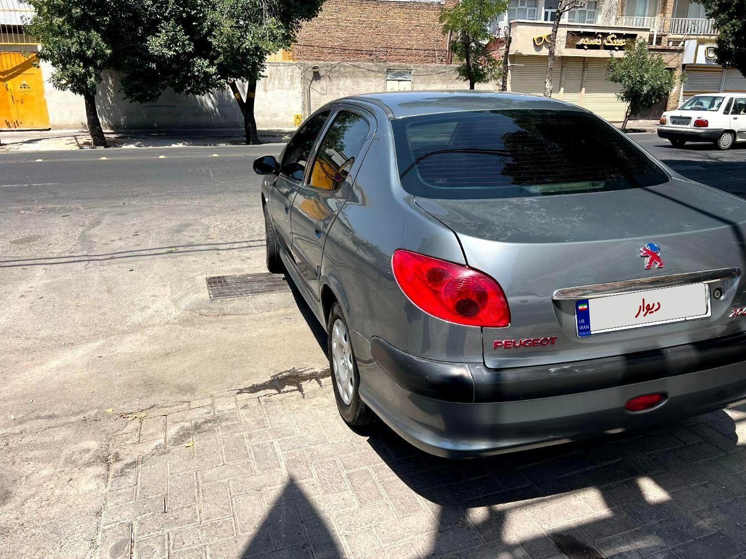 پژو ۲۰۶ صندوق دار v8 - 1398