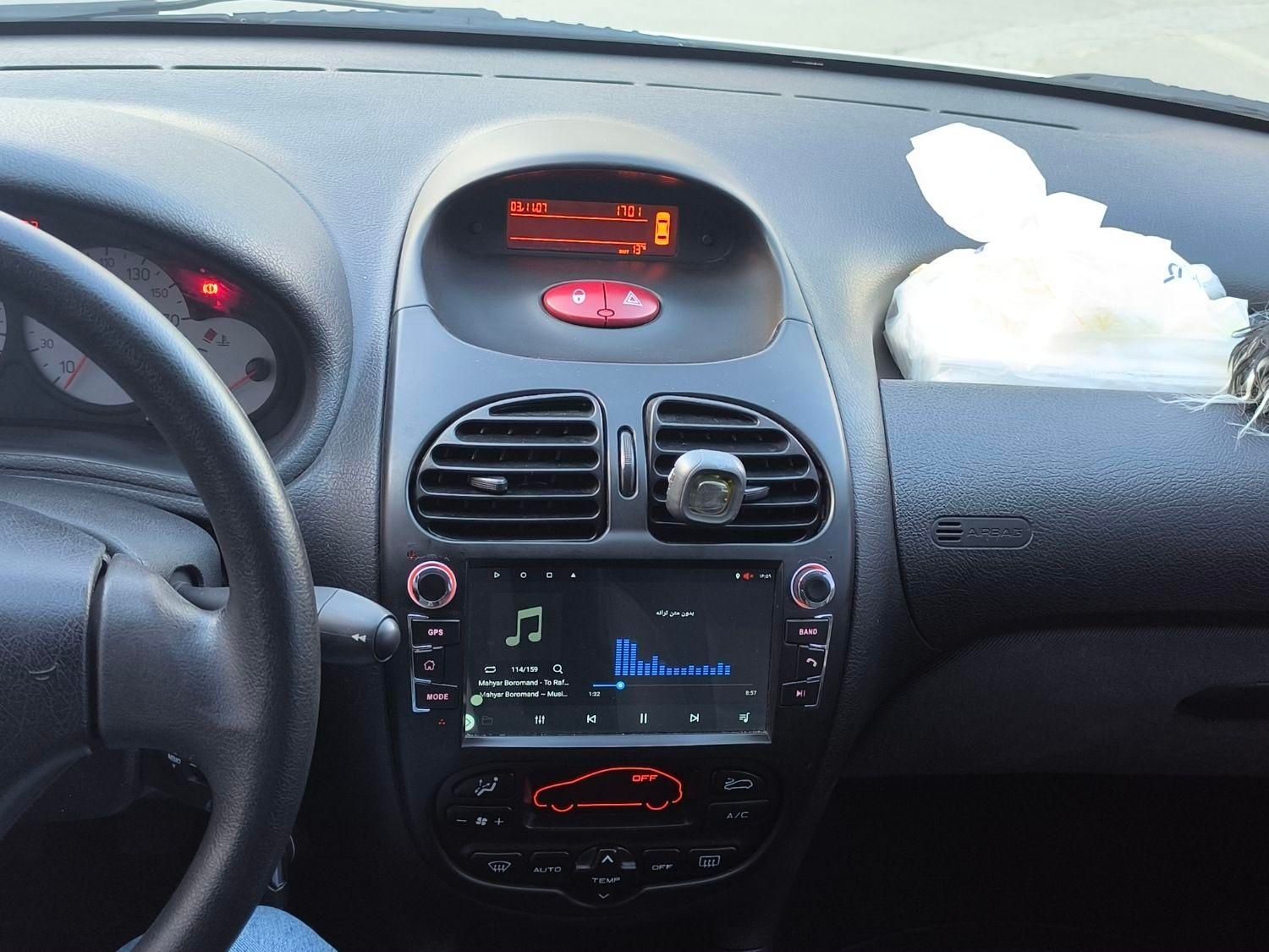 پژو ۲۰۶ صندوق دار v8 - 1398