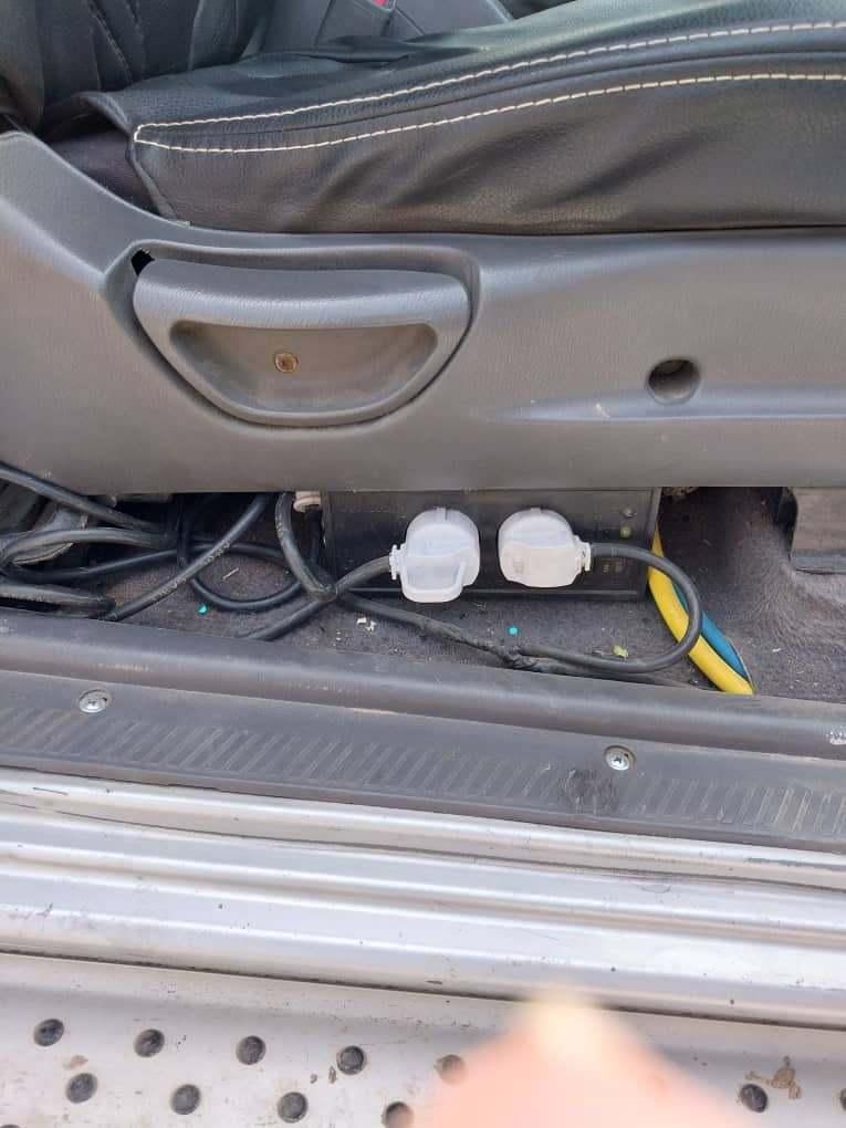 نیسان رونیز دنده‌ای - 1384