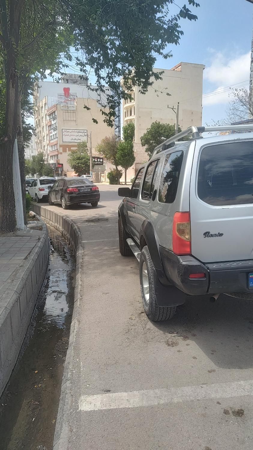 نیسان رونیز دنده‌ای - 1382