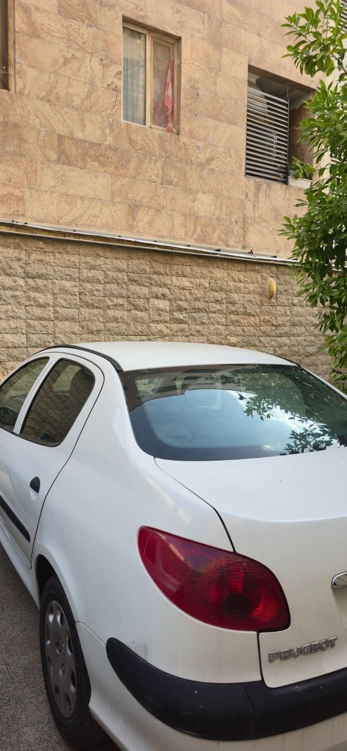 پژو ۲۰۶ صندوق دار v8 - 1392