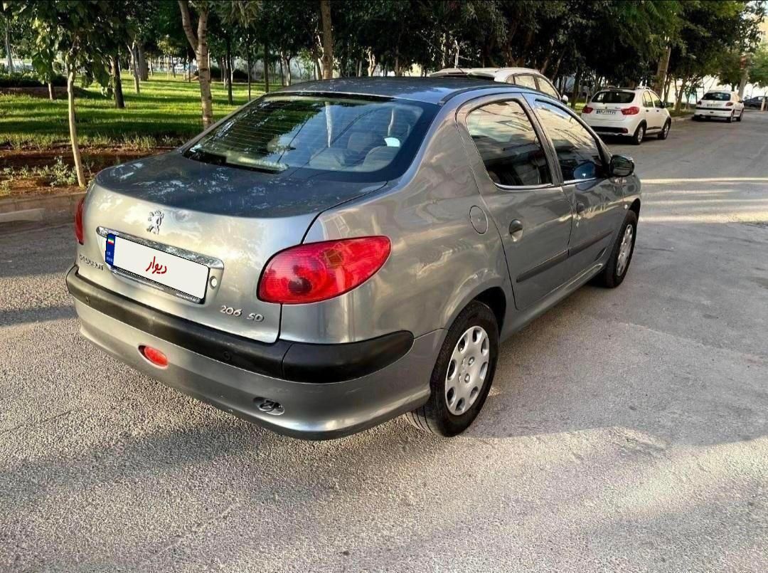 پژو ۲۰۶ صندوق دار v8 - 1395