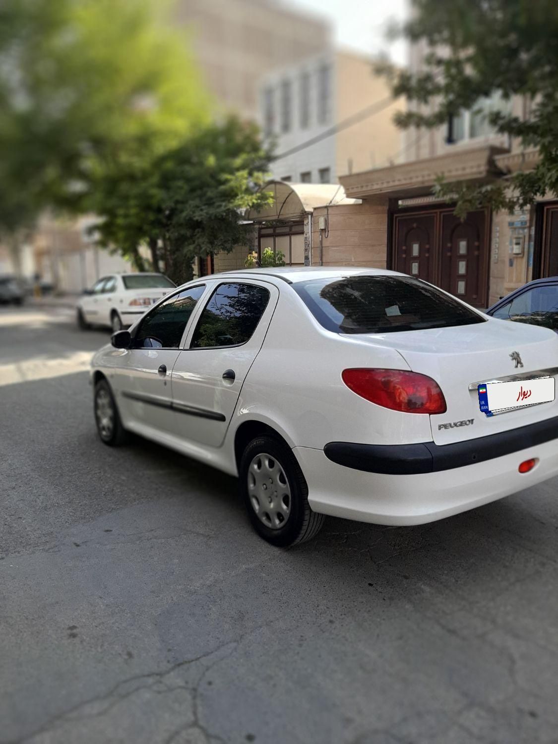 پژو ۲۰۶ صندوق دار v8 - 1396