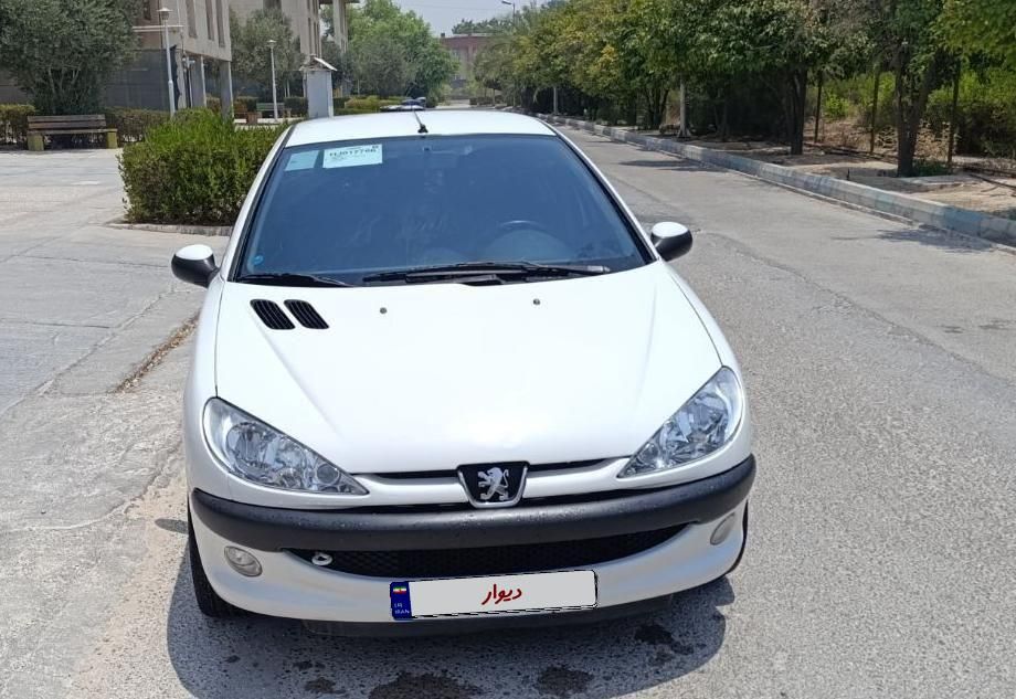 پژو ۲۰۶ صندوق دار v8 - 1396