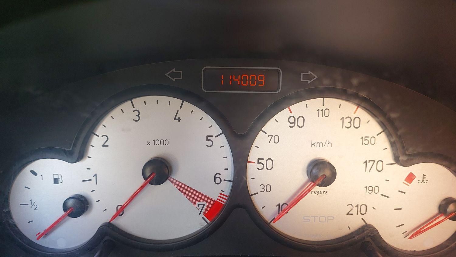 پژو ۲۰۶ صندوق دار v8 - 1396