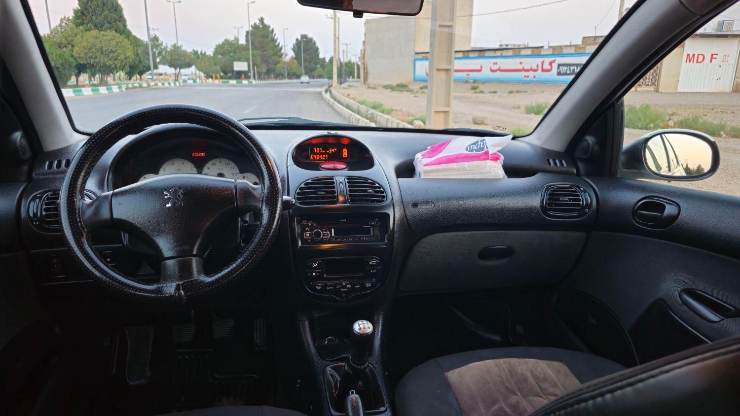 پژو ۲۰۶ صندوق دار v8 - 1393