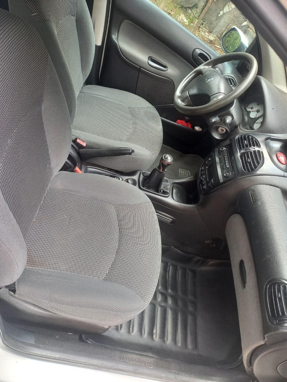 پژو ۲۰۶ صندوق دار v8 - 1395