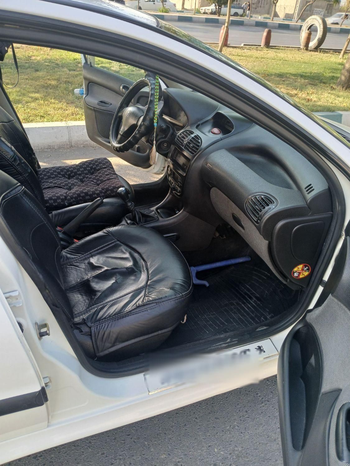 پژو ۲۰۶ صندوق دار v8 - 1390