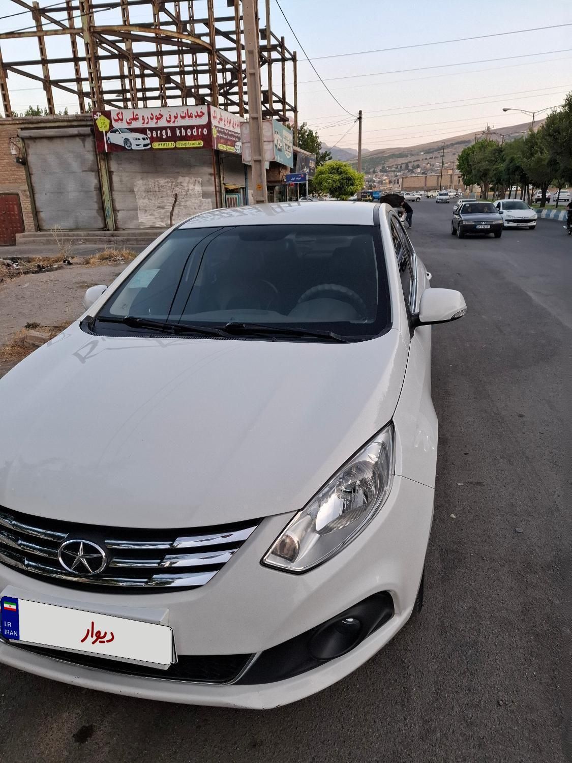 جک J4 اتوماتیک ساده - 1400