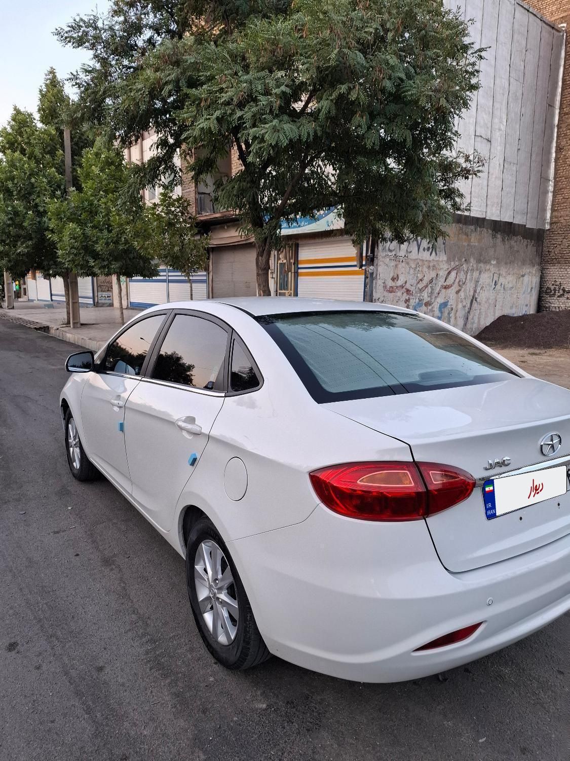 جک J4 اتوماتیک ساده - 1400