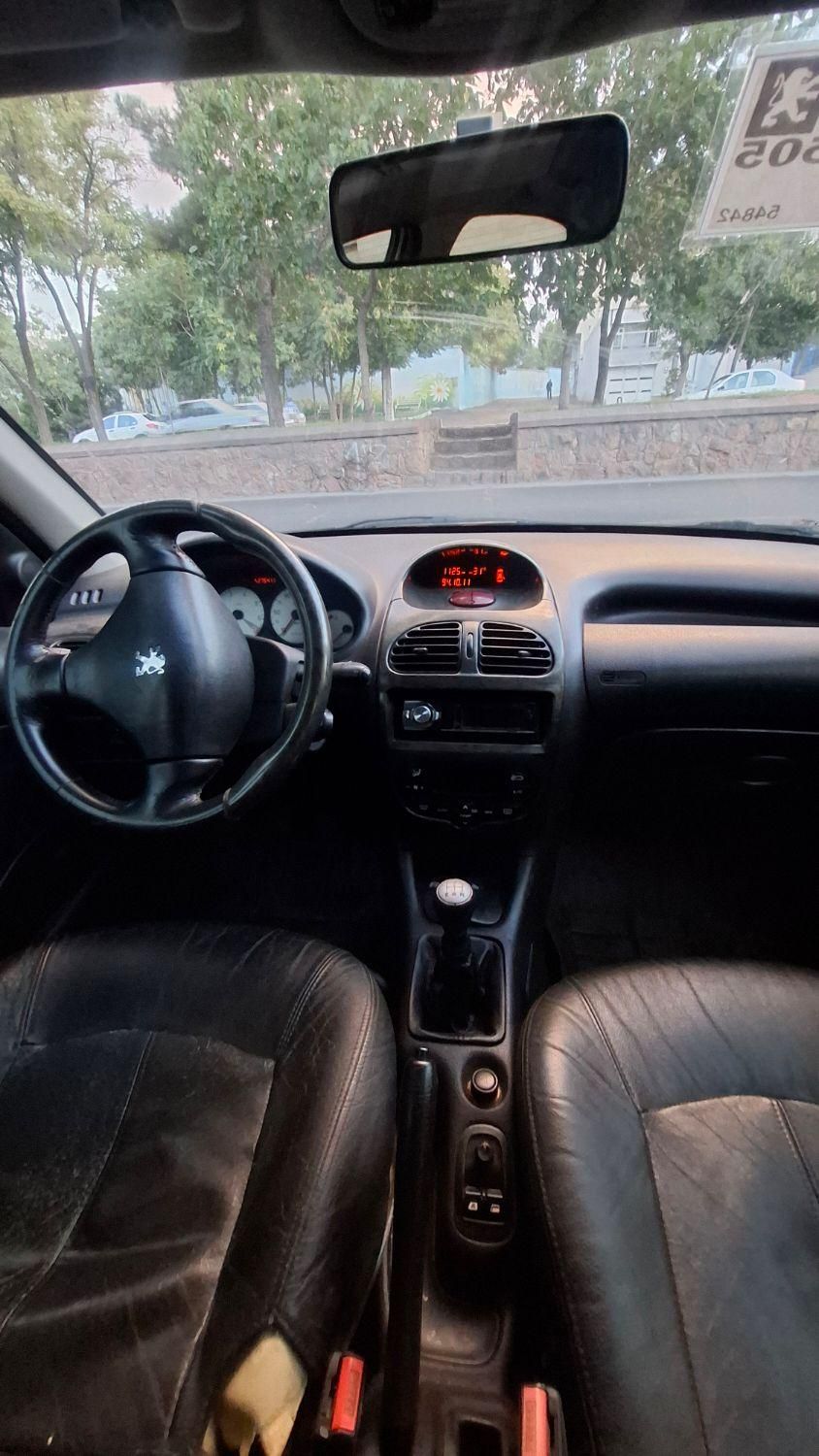 پژو ۲۰۶ صندوق دار v8 - 1395