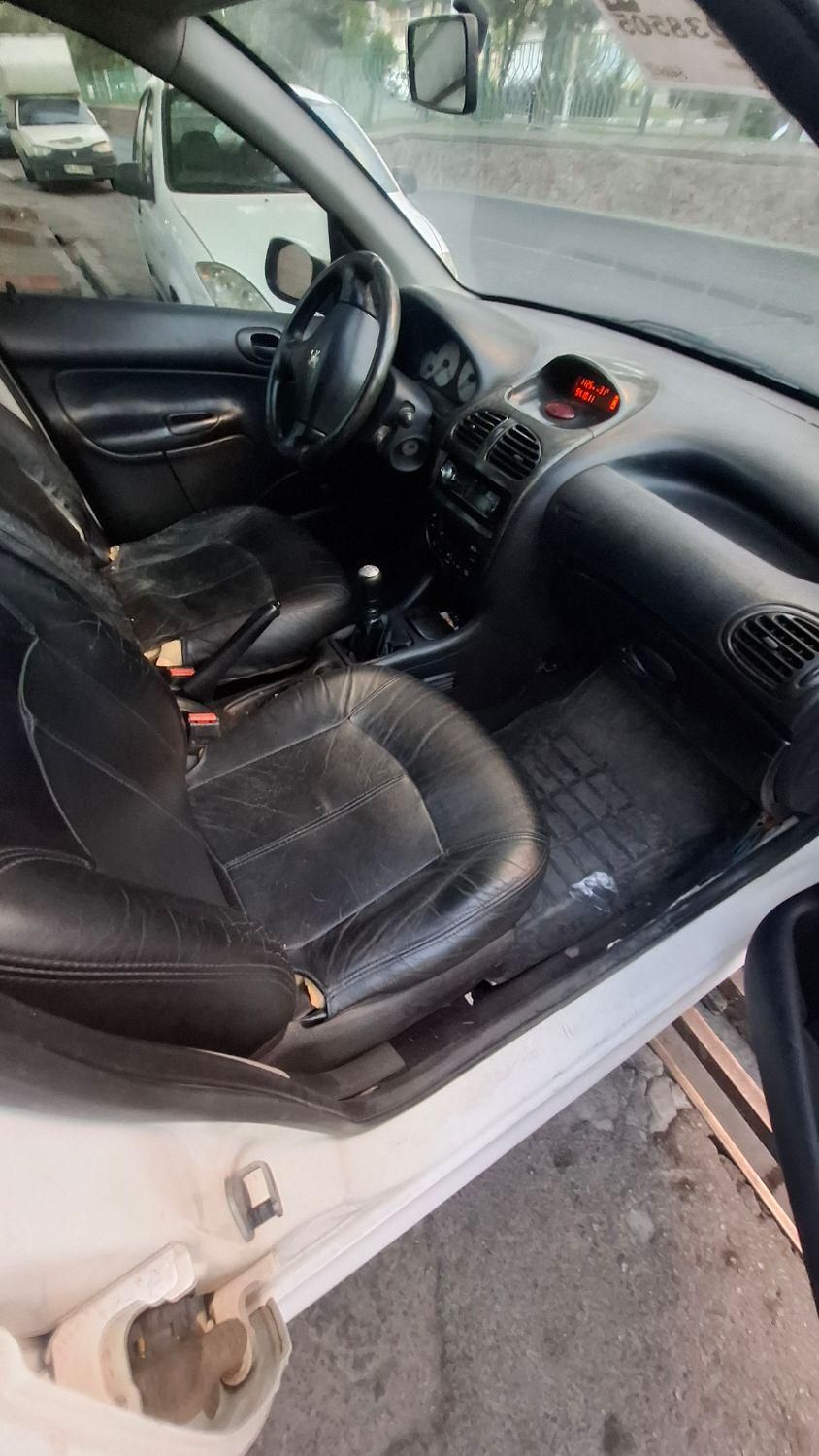 پژو ۲۰۶ صندوق دار v8 - 1395