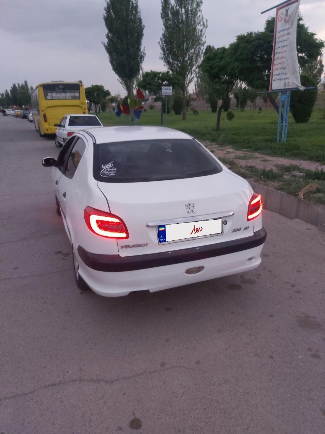 پژو ۲۰۶ صندوق دار v8 - 1389