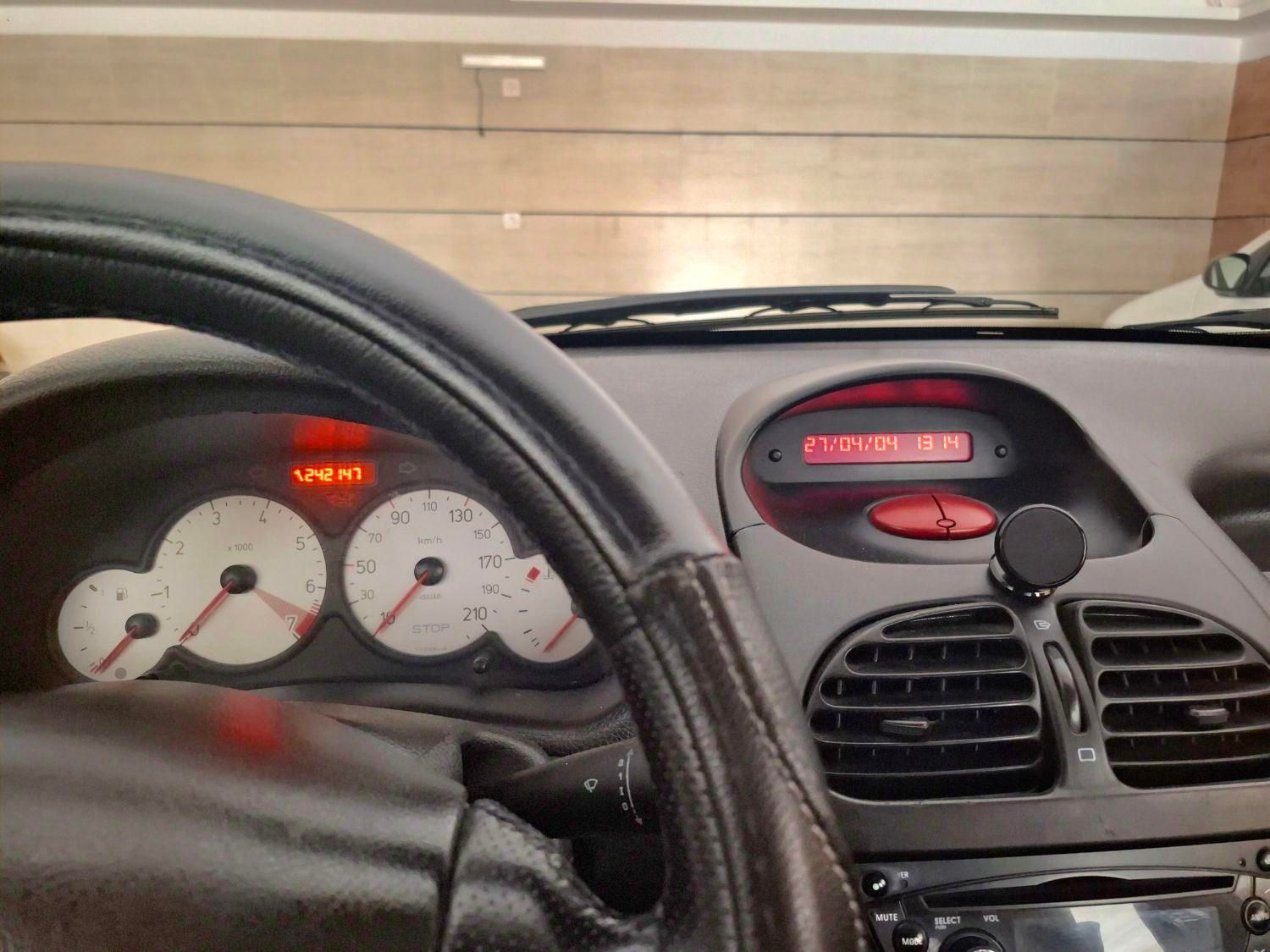 پژو ۲۰۶ صندوق دار v8 - 1390